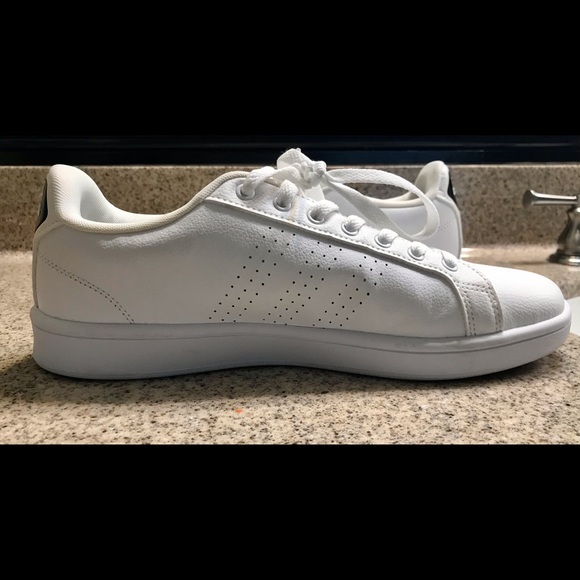 Women’s Adidas shoes - Picture 2 of 6